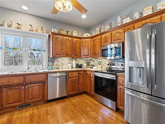 3rd image of 17 Kildonan Dr