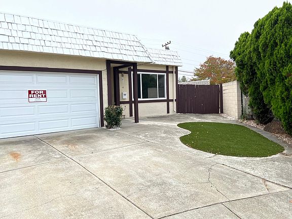 There's a big side entrance to the back yard.