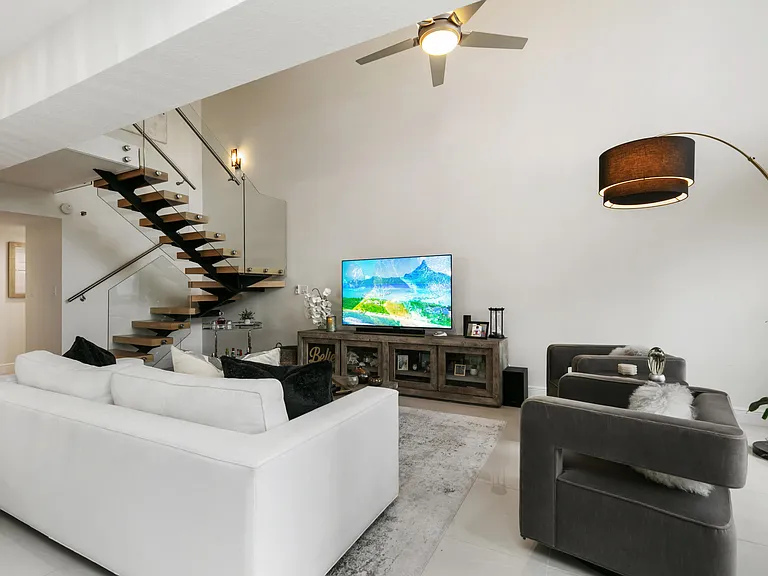 665 SE 21st Ave #104 — Photo 7