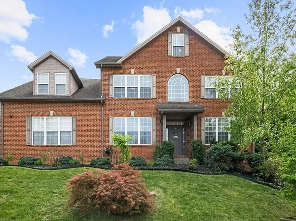 208 Yorktowne Pl, South Charleston, WV 25309