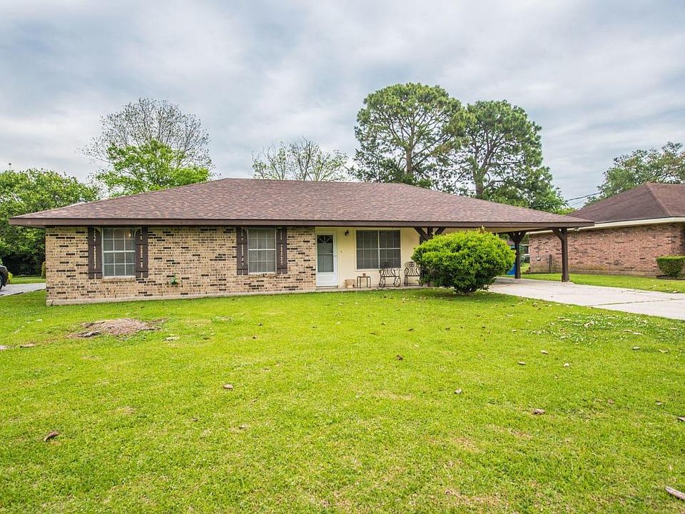 1st image of 130 Carolyn Dr