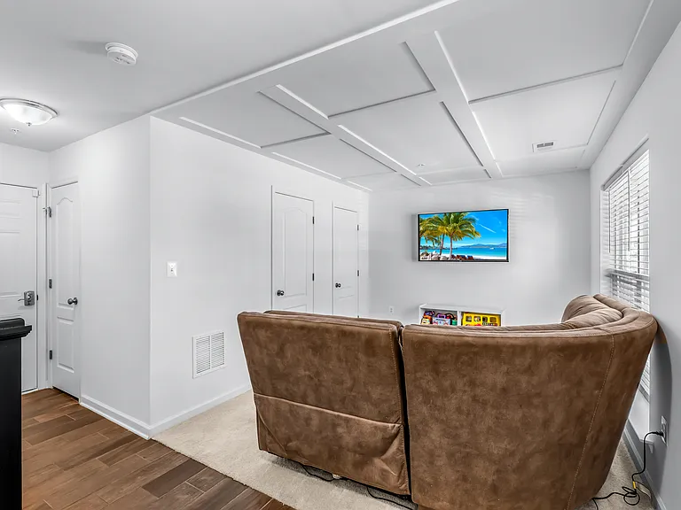 10625 Meridian Hill Way — Photo 4