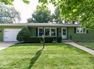 715 Preston Ave, Elgin, IL 60120