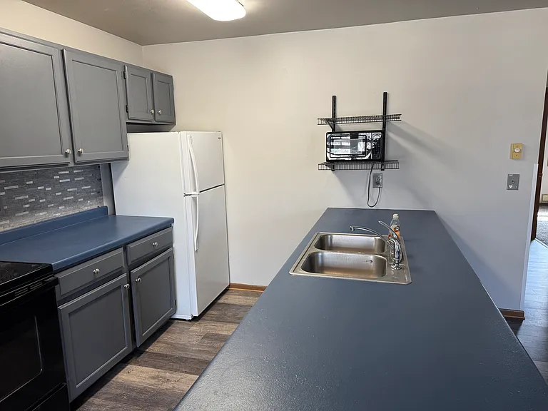 930 Iowa Ave #11 — Photo 1