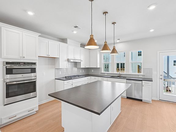 3rd image of 1038 Zelkova Ln