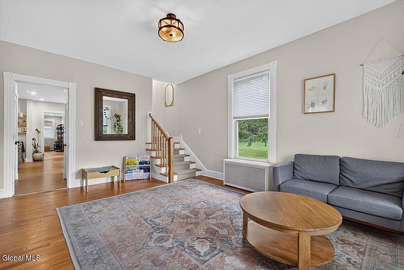5th image of 778 Charlton Road