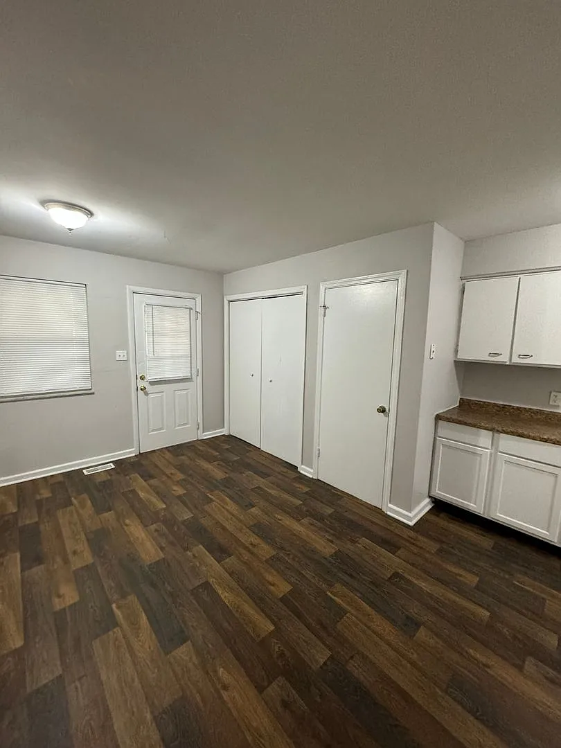 East side - 3 br home — Photo 3