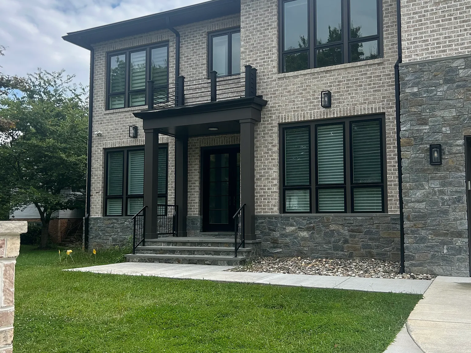 7 bed, 8.5 bath, 5527 sqft, $1,750 — Photo 1