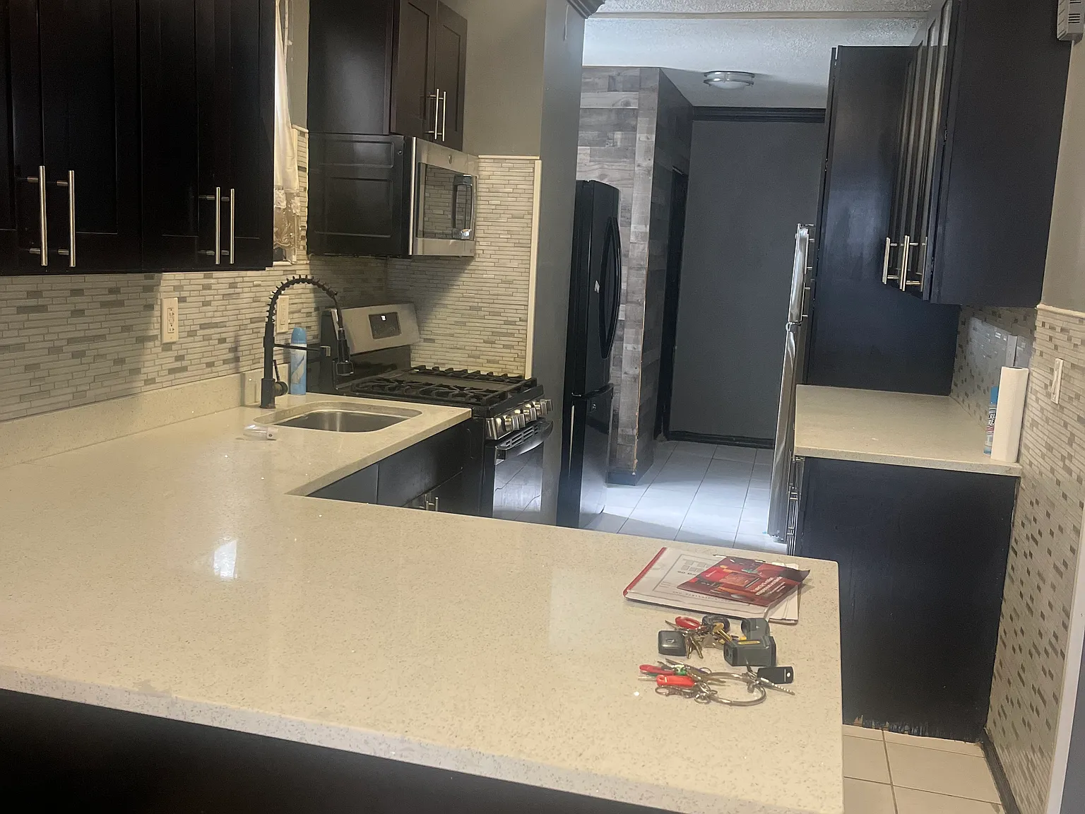 3 bed, 900 sqft, $3,400 — Photo 2