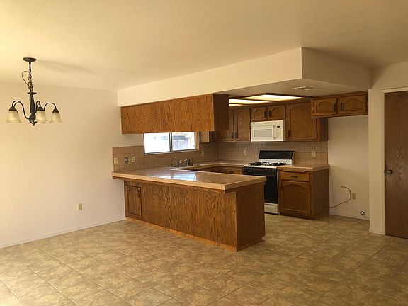 5th image of 1930 Redwood Dr