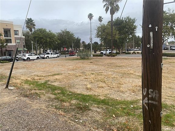 4th image of 102 S D St