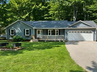 8570 Bent Pine Dr, Lake Ann, MI 49650
