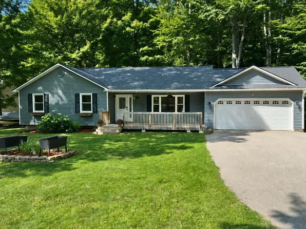 8570 Bent Pine Dr, Lake Ann, MI 49650