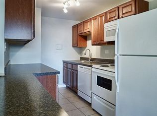 155 Walnut Dr #D123, Saint Charles, IL 60174