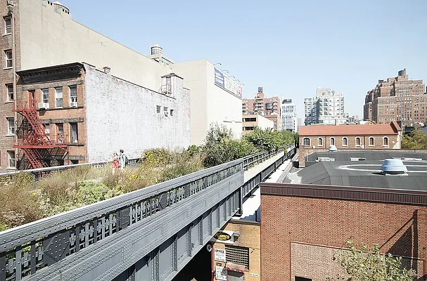 Rented by The InHouse Group | media 42