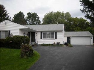28 Brentwood Dr, Rochester, NY 14624