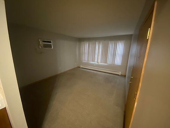4th image of 944 E St #E61dd866c