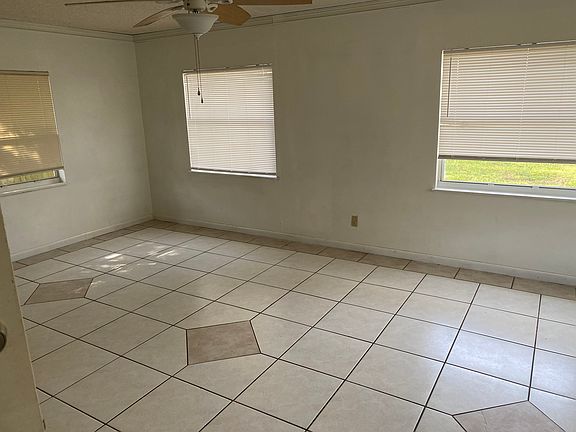 2nd image of 582 SE Anchor Ln