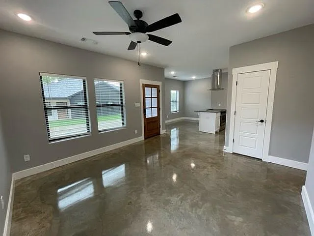 1213 Oak Dr #105 — Photo 3