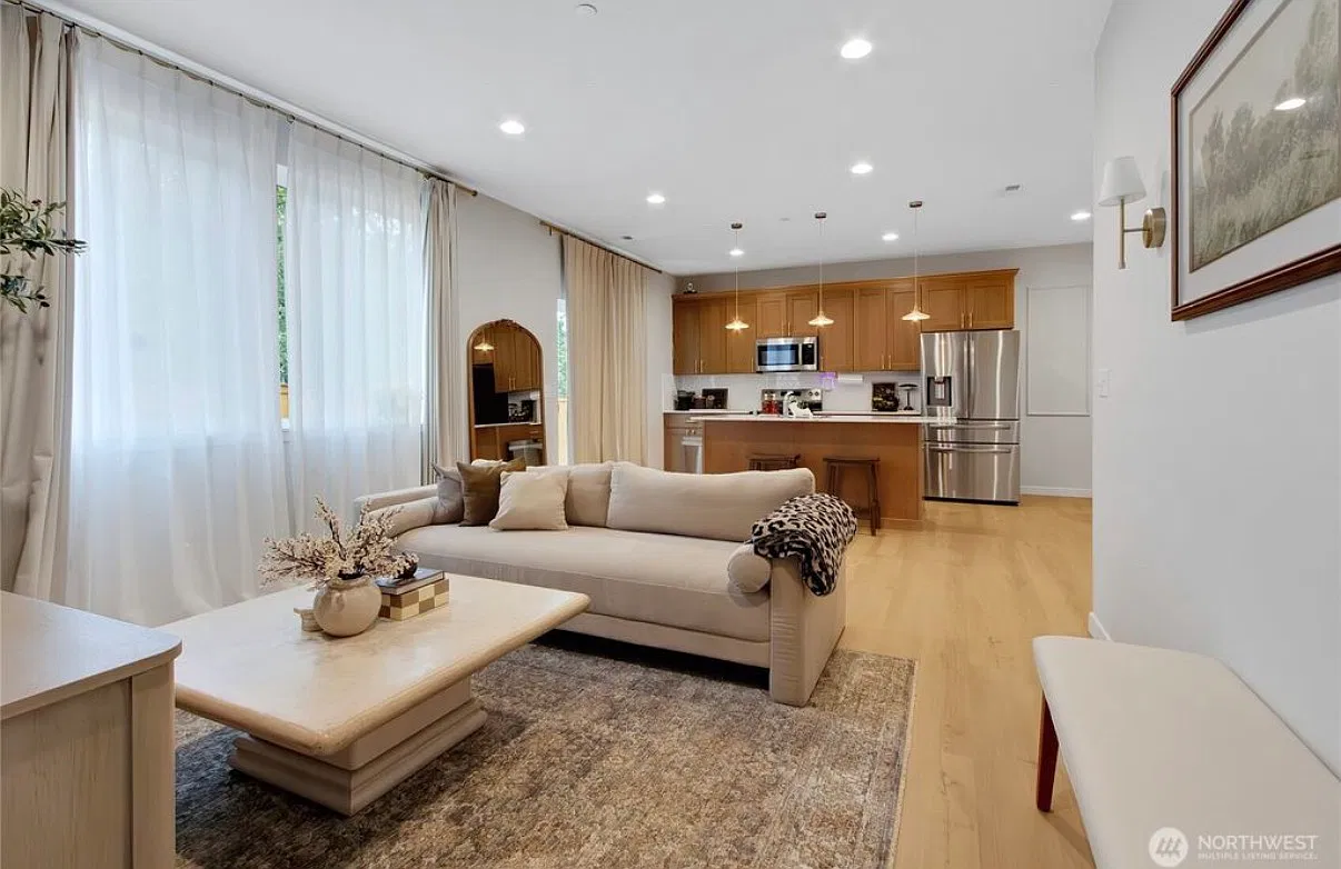 4 bed, 2336 sqft, $3,500 — Photo 3