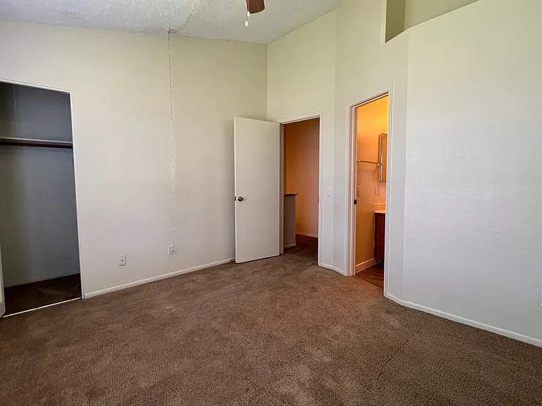 1970 N Hartford St #25 — Photo 14