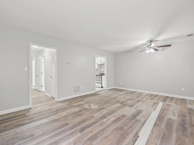 8066 Woodlake Dr — Photo 10