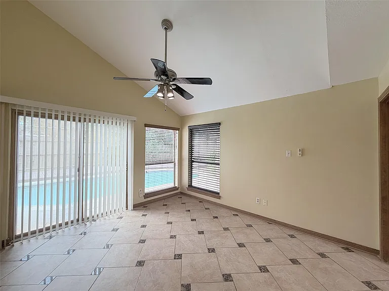 13103 Waldemere Dr — Photo 11