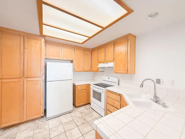 2527 Baywood Way — Photo 5