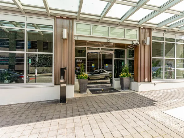 583 Battery St APT 2802, Seattle, WA 98121