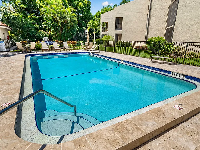 800 Hudson Ave #303 — Photo 32
