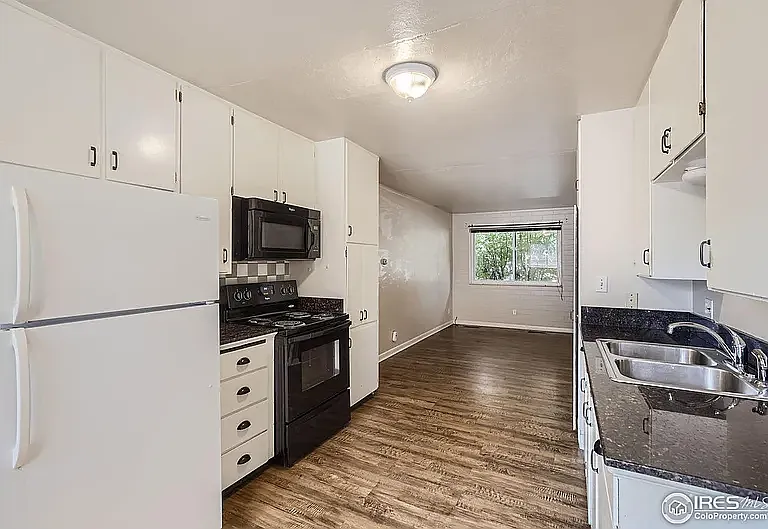 1308 Castlerock Dr — Photo 6