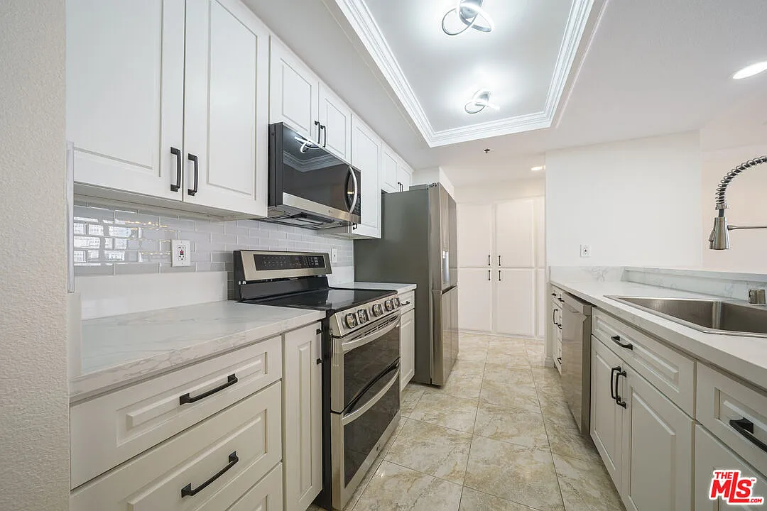 2 bed, 2.0 bath, 1621 sqft, $4,500 — Photo 2