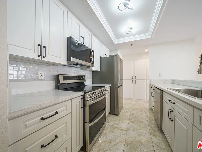 600 W 9th St #1502 — Photo 2
