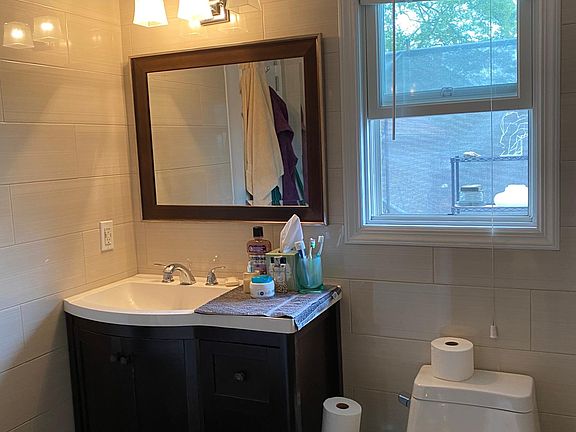 3rd image of 238 Grant Ave Floor 1