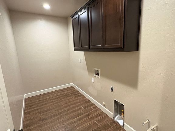4th image of 551 Montana De Oro St
