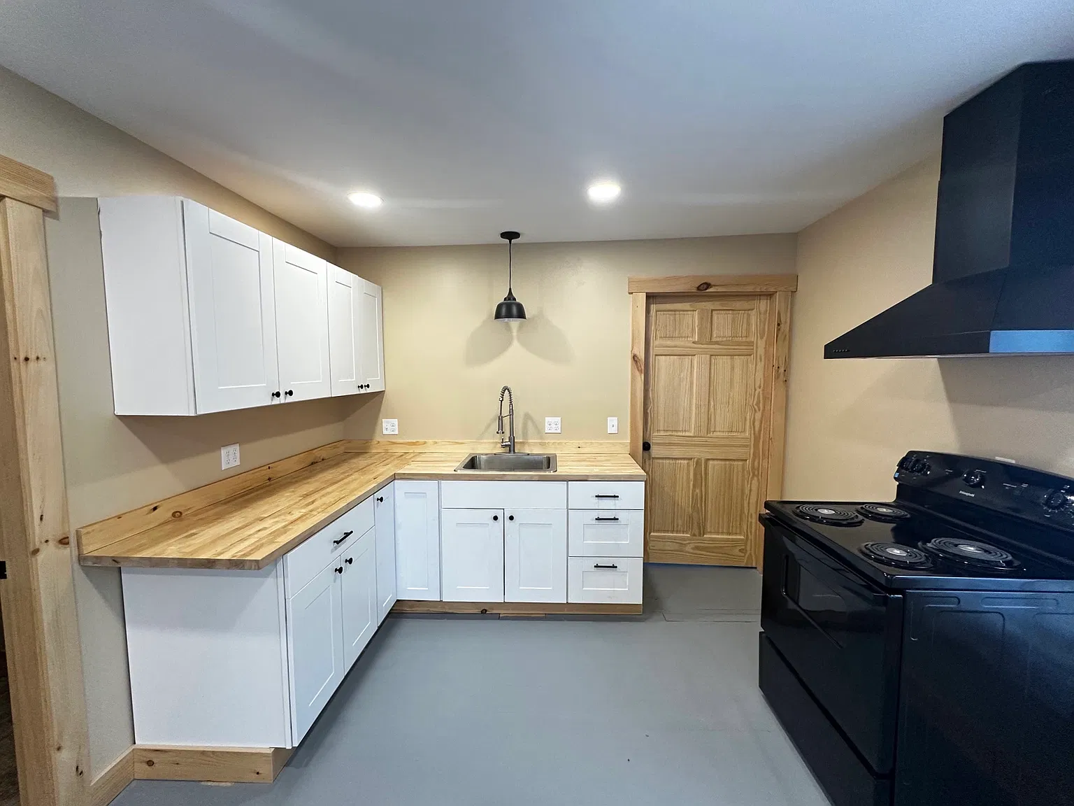 1 bed, $1,000 — Photo 1