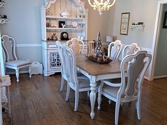 2nd image of 2811 Ike Stone Rd