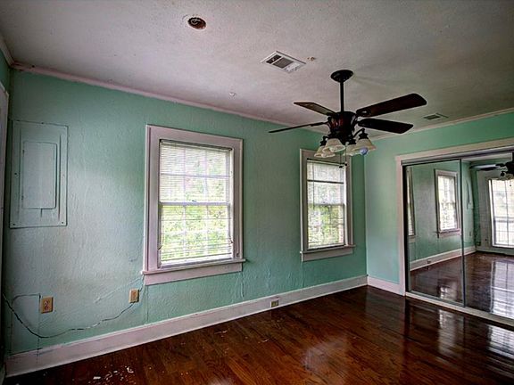 4th image of 226 Poete St