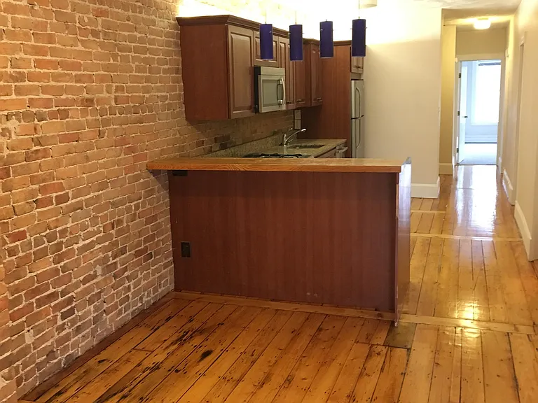 28 Beacon St #4 — Photo 3