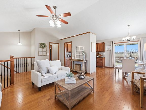 5th image of 1407 N Spring Ridge Dr