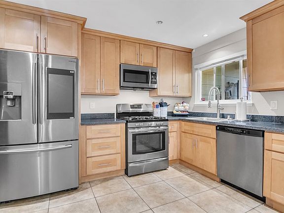 3rd image of 251 Neptunes Ct
