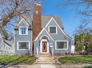 615 W 7th St, Cedar Falls, IA 50613