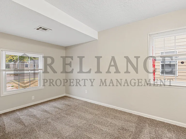 726 S Bonn St — Photo 13