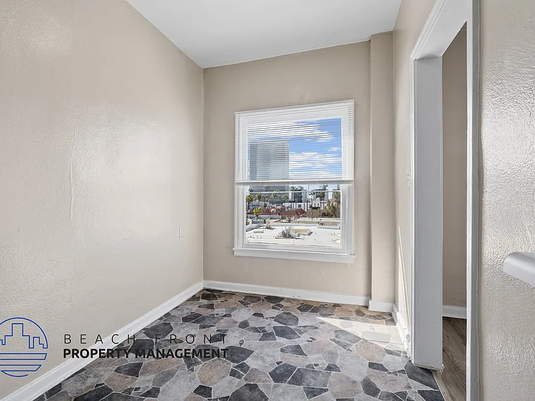 418 S. Normandie Ave — Photo 7