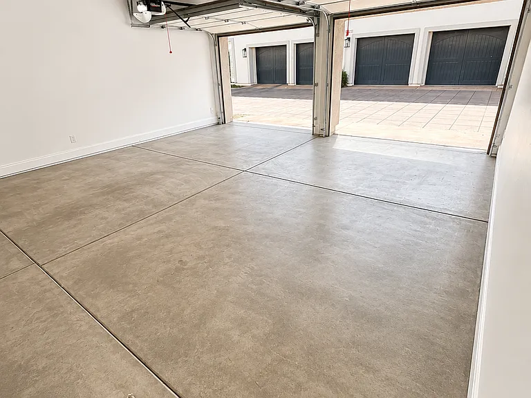 111 W Missouri Ave — Photo 43