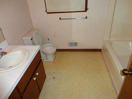 5th image of 2649 Westminister Ln NW