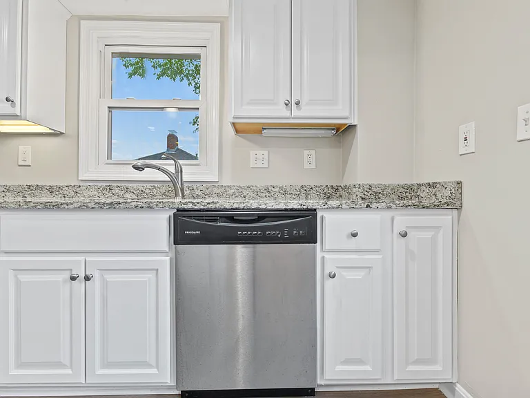 65 Hale St #2 — Photo 7