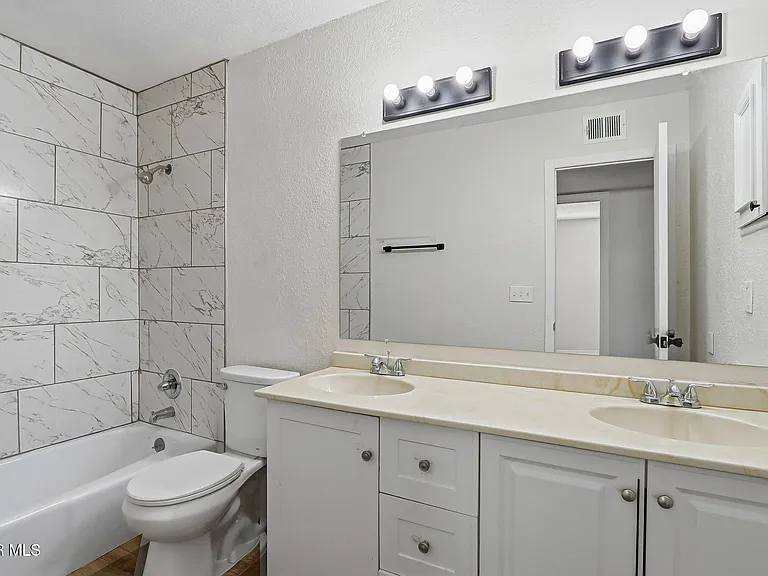 7129 Orizaba Ave — Photo 19