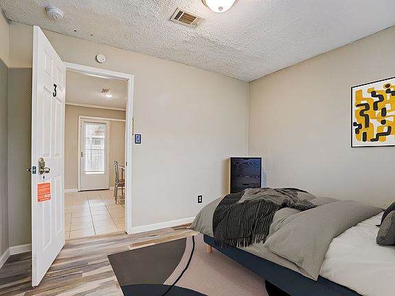 Disclaimer: This photo has been virtually staged. Not all furnishings seen will be included. Please view the virtual tour.