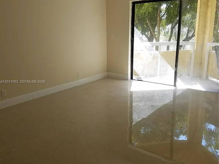 8290 Lake Dr #316 — Photo 4
